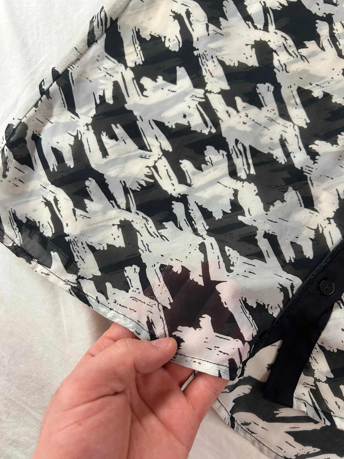 Camisa con motivos negro y blanco Bréal efectos transparentes vintage – photo 8